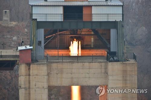 서해위성발사장 엔진 수직시험대