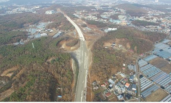사리현IC 인근 공사 중인 서울∼문산 고속도로