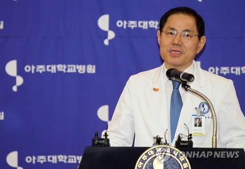 '이국종 교수에 욕설 논란' 고발당한 유희석 아주대 의료원장