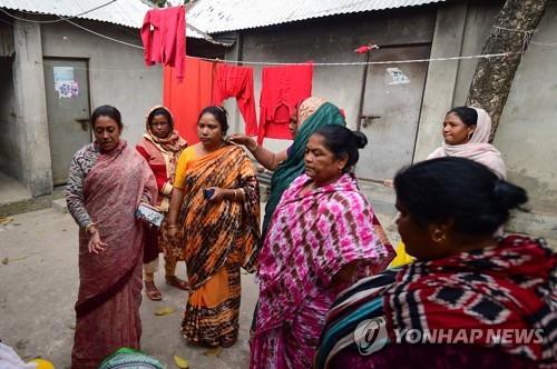 방글라데시 사창가 다우랏디아의 성 노동자들