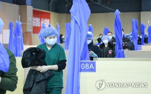 환자 받을 준비하는 중국 우한(武漢) 임시병원 의료진