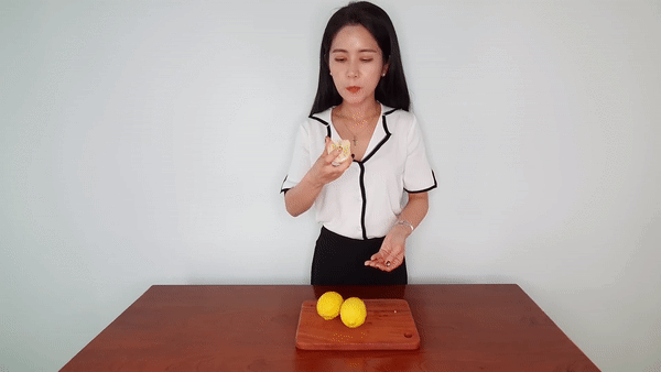 '코로나19 레몬 챌린지'에 참여하는 유튜버