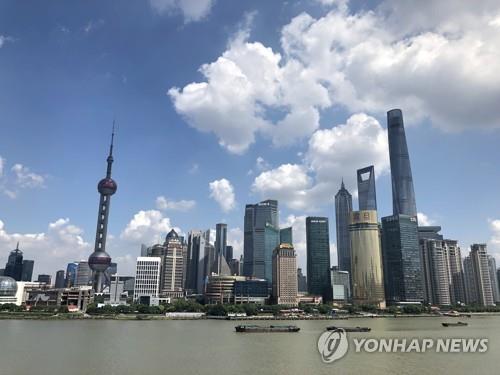 중국의 '경제수도' 상하이를 가로지르는 황푸강