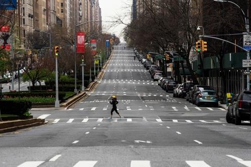 코로나19 사태로 텅빈 뉴욕 맨해튼 거리 