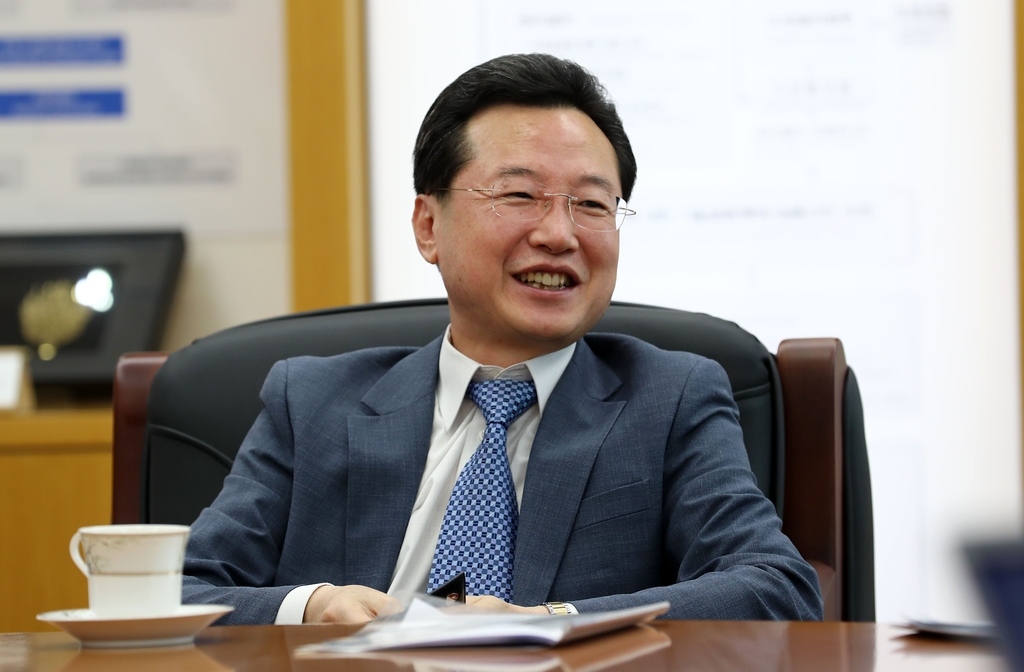 연합뉴스와 인터뷰하는 이승영 특허법원장