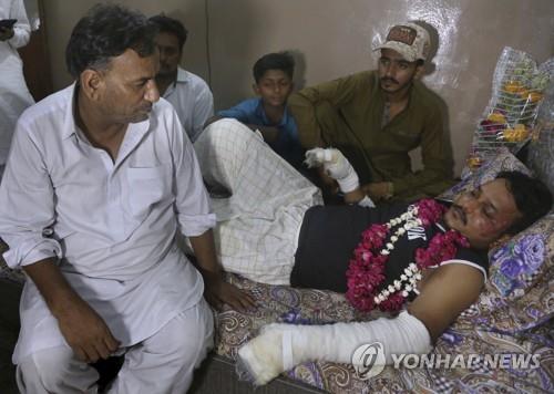 파키스탄 추락기 생존자 무함마드 주바이르