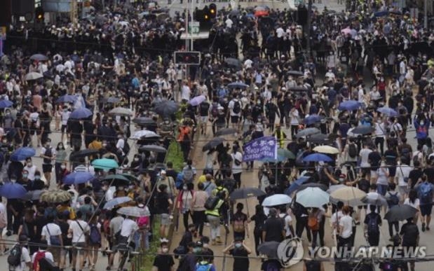 홍콩보안법 반대 시위에 나선 홍콩 시민들