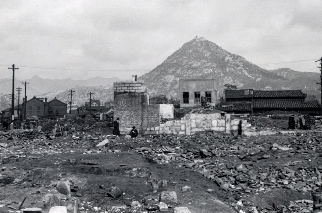 한국전쟁 당시 폭격 후 서울 도심 모습
