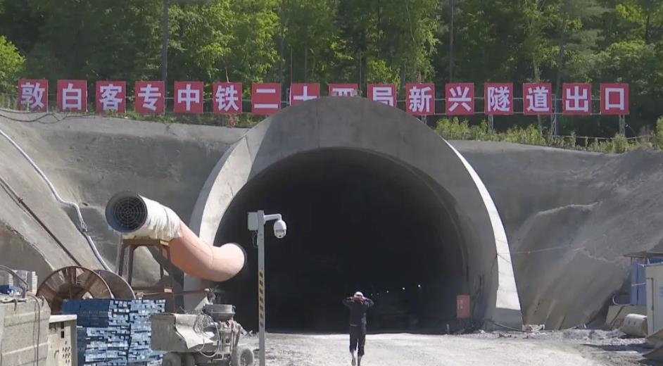 둔바이(敦白) 고속철도 신싱(新興) 터널 공사현장