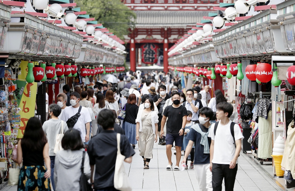 코로나19 확산하는 가운데 붐비는 도쿄 관광지