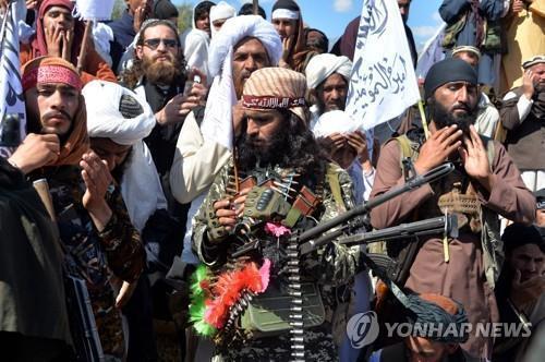 3월 2일 아프가니스탄 라그만에서 평화 합의 타결을 자축하는 탈레반. [AFP=연합뉴스]