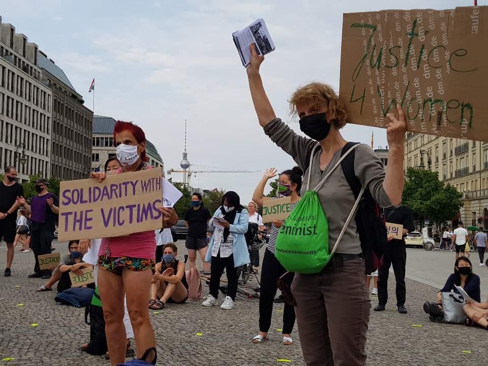 베를린서 위안부 기림일 행사…수화로 "피해자 위한 정의" - 2
