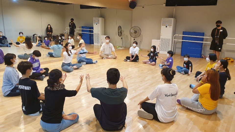 뮤지컬 연습 장면