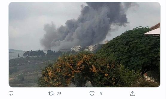 22일(현지시간) 레바논 남부 도시 아인카나에서 큰 폭발이 발생해 연기가 하늘로 치솟고 있다.[트위터 캡처. 재판매 및 DB 금지]