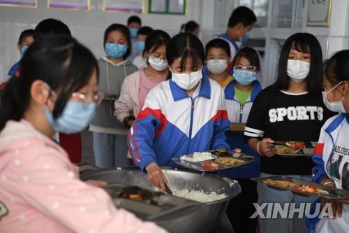 중국 한 학교의 식사 배식 장면(이번 사건과 무관함)