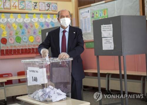북키프로스 대선에서 당선된 에르신 타타르(60) 총리