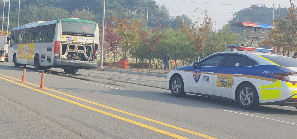 화물차 시내버스 추돌사고