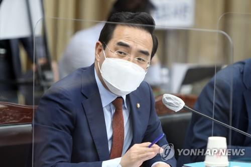 광주국세청 국감에서 질의하는 박홍근 의원