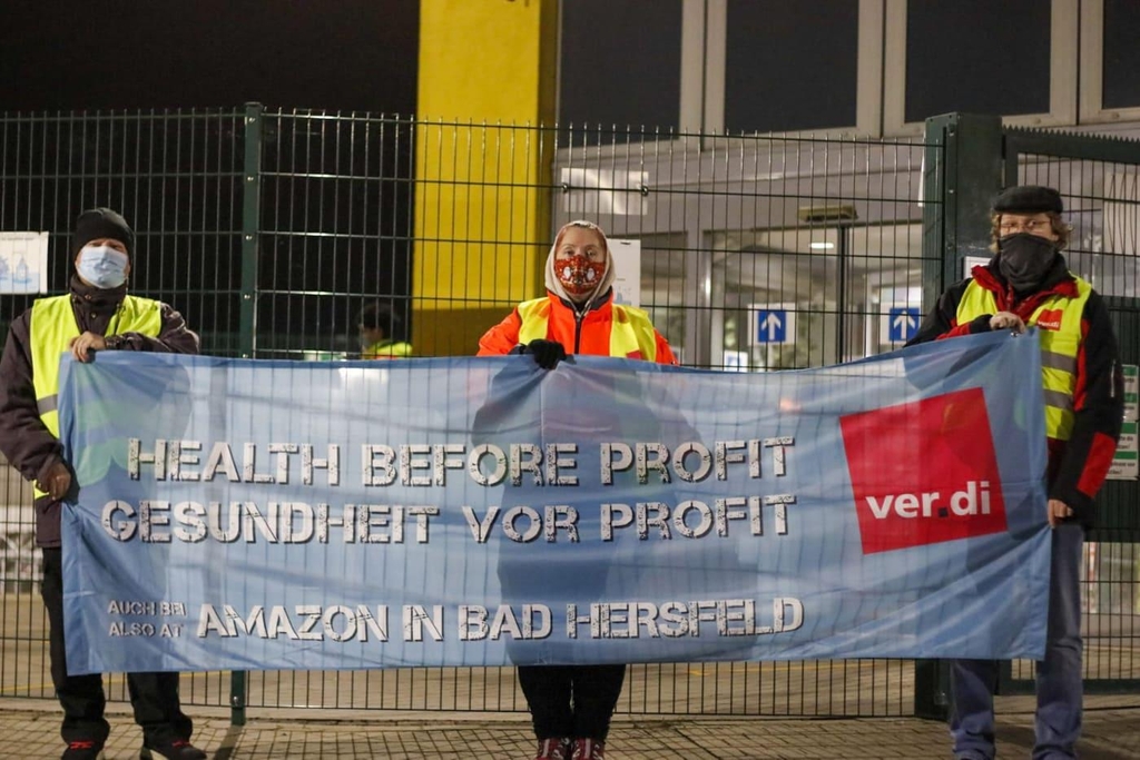 파업에 나선 독일 아마존 창고 노동자들
