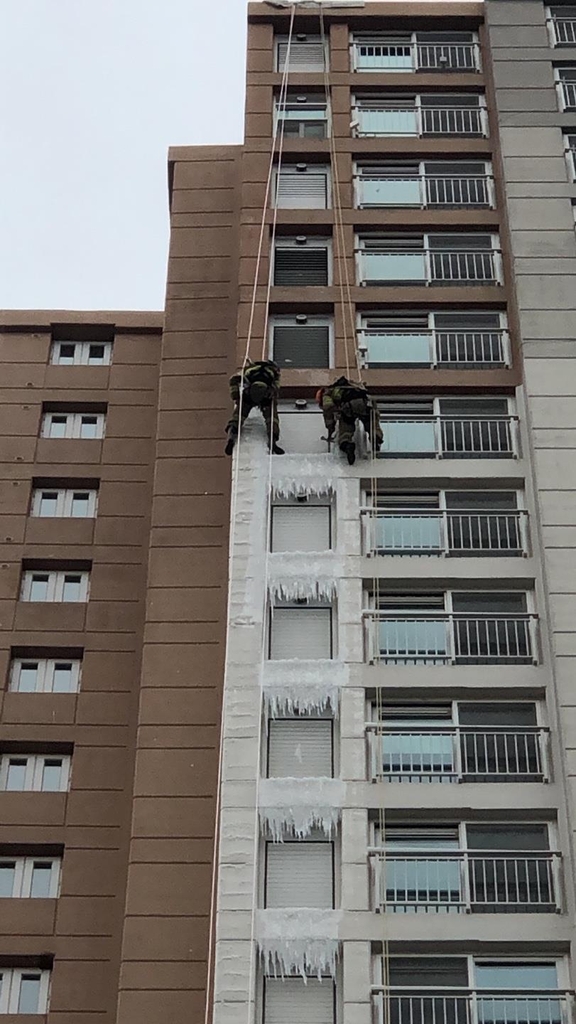고드름 제거작업