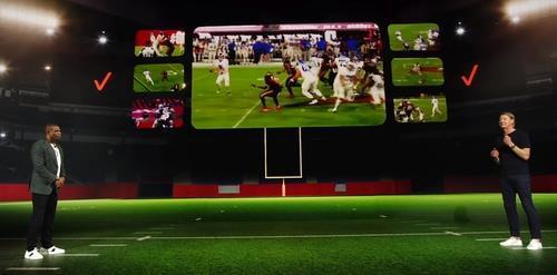 한스 베스트버그 버라이즌 CEO가 11일(현지시간) CES에서 기조연설을 하며 NFL 경기 장면을 최대 7개 카메라로 잡아 생중계하는 기술을 소개하고 있다. [CES 기조연설 동영상에서 캡처, 재배부 및 DB 금지]