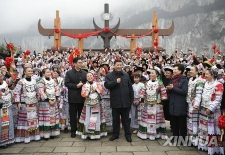 지난 3일 춘제를 앞두고 구이저우성 묘족 마을을 방문한 시진핑 중국 국가 주석