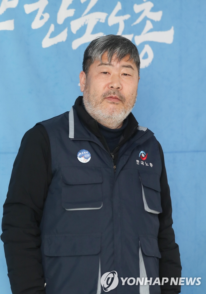 연합뉴스와 인터뷰하는 김동명 한국노총 위원장