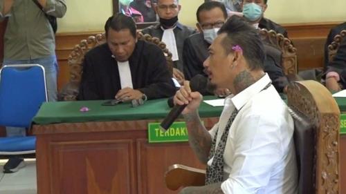 '코로나 검사 비판' 인도네시아 록가수 징역 14개월 