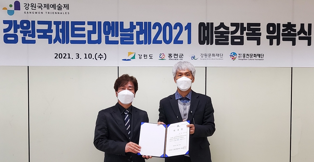 김성호 예술감독(왼쪽)