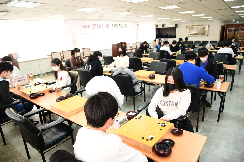 대국 중인 신예 기사들