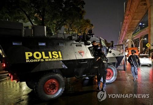 여성 테러범 공격에 발칵 뒤집힌 인도네시아 경찰청 본부