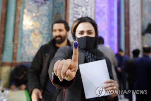 투표하는 이란 시민