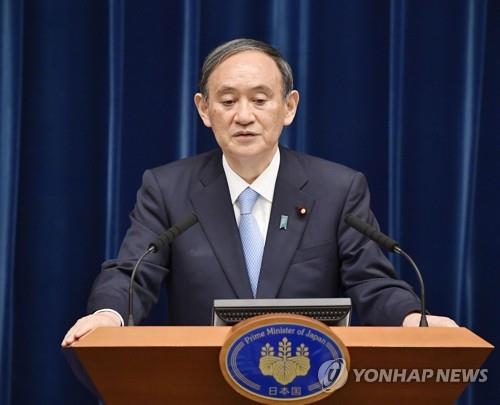 (도쿄 교도=연합뉴스) 스가 요시히데 일본 총리가 지난 28일 관저에서 신종 코로나바이러스 감염증(코로나19) 대응을 위한 긴급사태 연장 배경을 설명하는 기자회견을 하고 있다. photo@yna.co.kr