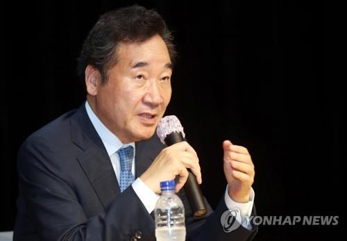 전북대에서 기자회견하는 이낙연 전 민주당 대표