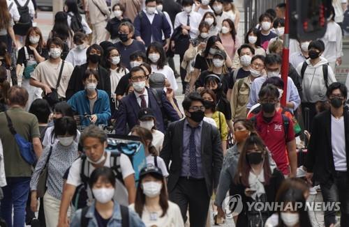 (도쿄 EPA=연합뉴스) 일본 10개 광역자치단체에 신종 코로나바이러스 감염증(코로나19) 긴급사태가 발효 중인 가운데 지난달 28일 도쿄도(東京都) 시부야(澁谷)구의 번화가가 행인으로 붐비고 있다.