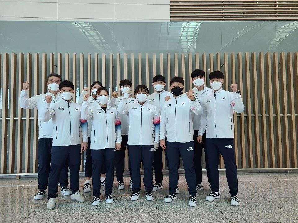 한국 역도대표팀, 도쿄로 출국