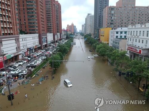 1년치 비가 사흘만에' 폭우로 침수된 중국 정저우 시내