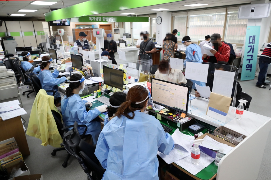 코로나19 백신 맞으러 온 외국인 주민