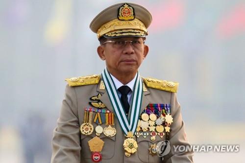 지난 3월 27일 '미얀마군의 날' 열병식에 참석한 민 아웅 흘라잉 총사령관 