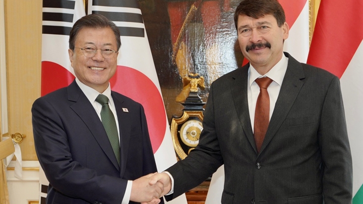 악수하는 한-헝가리 정상