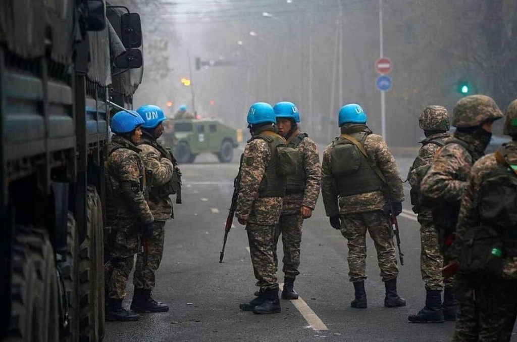 카자흐스탄군, 시위 치안유지현장서 '유엔 상징' 블루헬멧 착용 논란