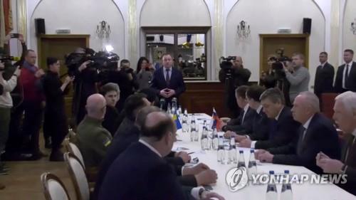 벨라루스 협상장서 마주한 러ㆍ우크라 대표단