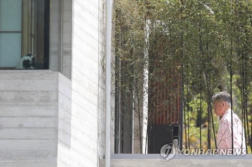 '양산시민' 문재인 전 대통령과 고양이