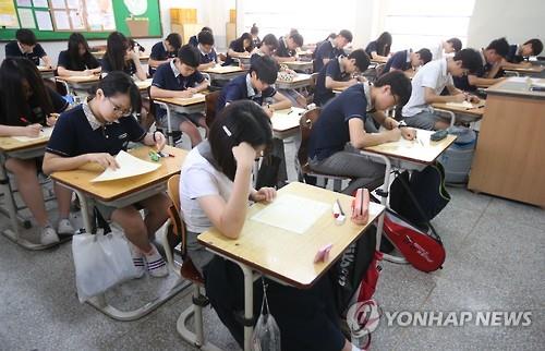 2016년 국가수준 학업성취도 평가 모습 [연합뉴스 자료사진]