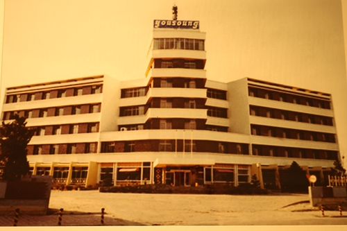 1966년 지금의 위치로 이전한 유성관광호텔