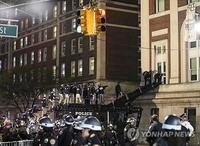 '조지 플로이드 효과'…대학시위 진압 살얼음판 걷는 美경찰