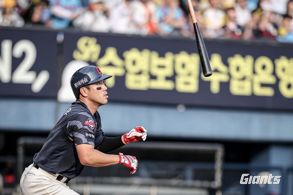 홈런 치는 전준우
