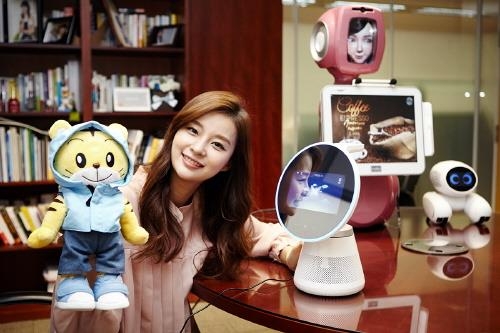 SK텔레콤, 'MWC 2017'서 차세대 AI 로봇 공개 - 1