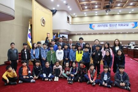 충북도의회, 청소년의회교실 '오늘은 1일 도의원' 운영 - 1