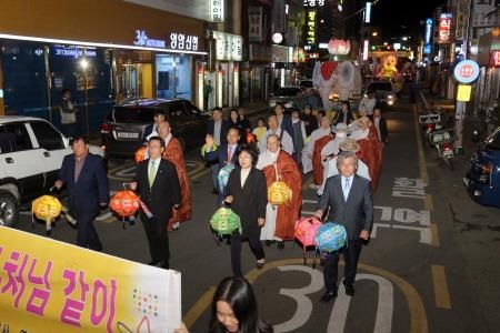 영암군, 불기 2561년 부처님 오신 날 연등문화축제 개최 - 1